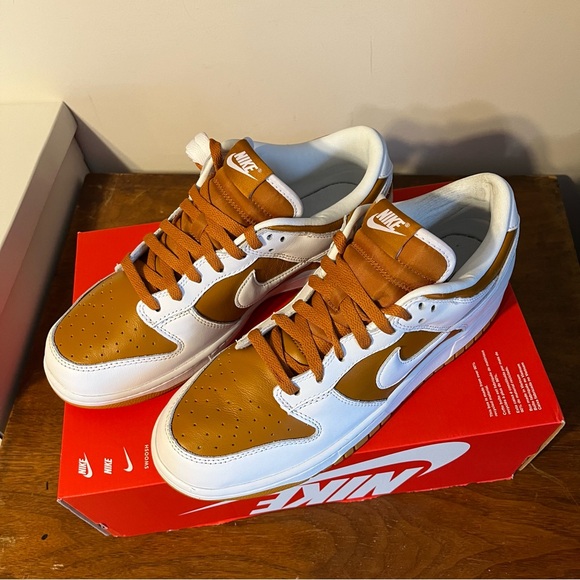 NIKE Dunk Low Reverse Dark Curry - Picture 6 of 11